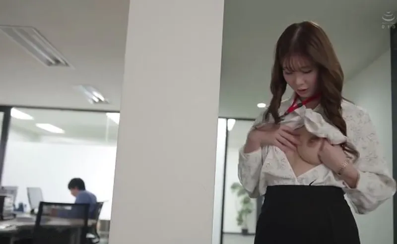 Bí ẩn đằng sau cô nhân viên ngoại hình nghiêm nghị nhưng thực chất là "nữ thần dâm đãng"