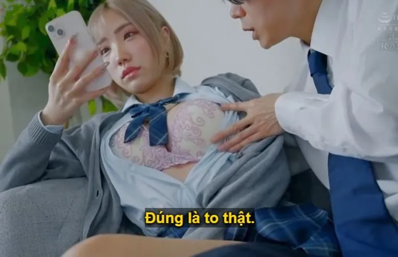 Cô học trò băng giá vô cảm, miễn có tiền là anh muốn hành hạ em ra sao cũng được.