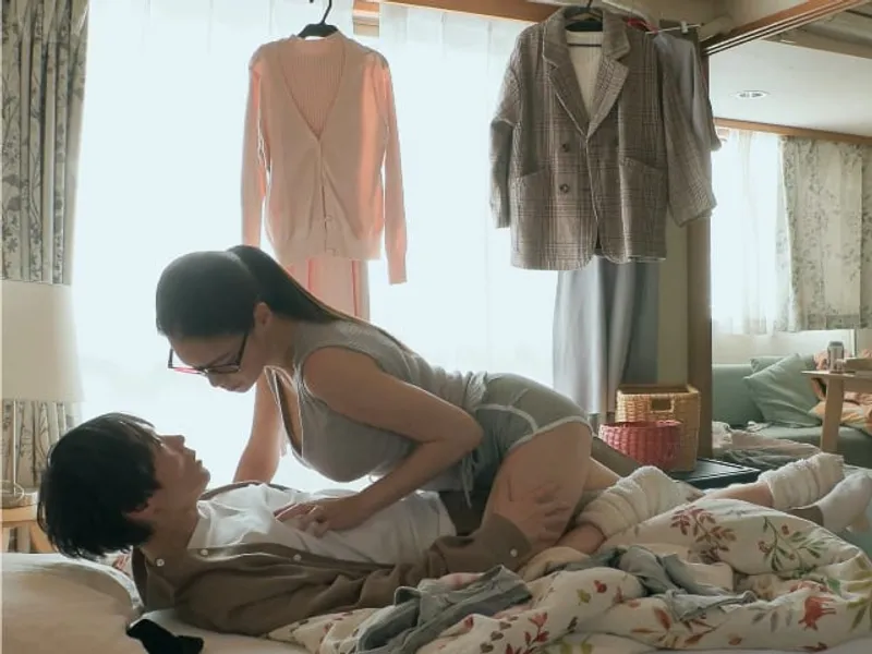 được chị nhà cạnh bên "an ủi" khi gấu đi ngoại tình